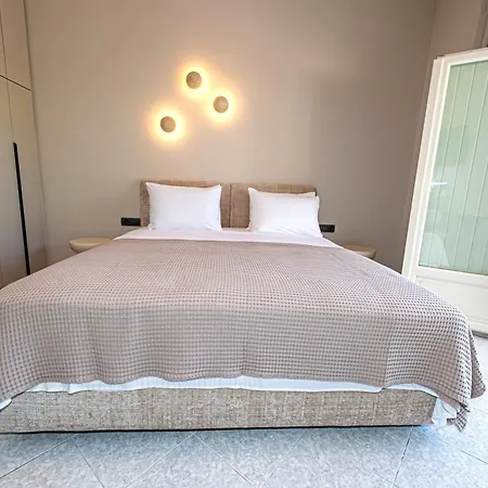 Alexandra Santorini