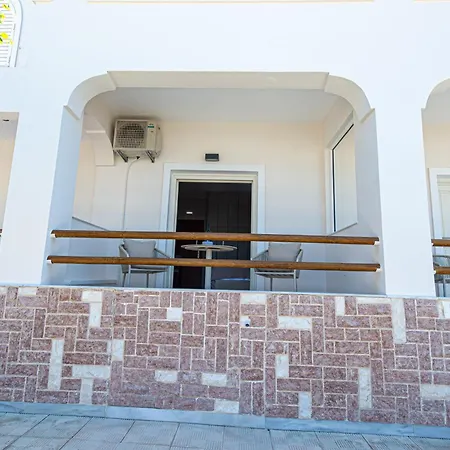 Alexandra Santorini بيريسا